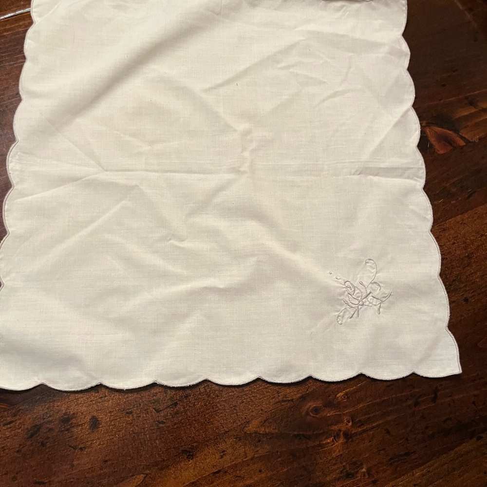 Elegant White Kitchen Linen